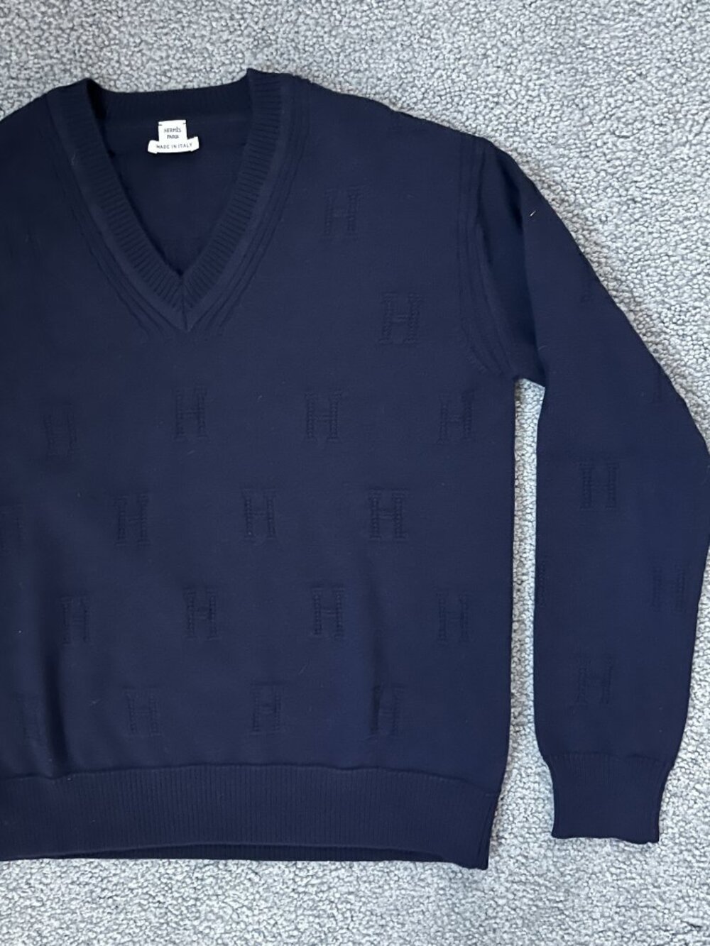 NWT Hermès Maille Voyage Merino Wool H Logo V-Neck Sweater in Bleu Noir Size 36 - Picture 7 of 11